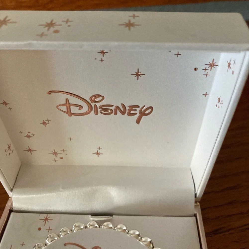 Disney Love is Bowtiful Bracelet Silver plated new never worn